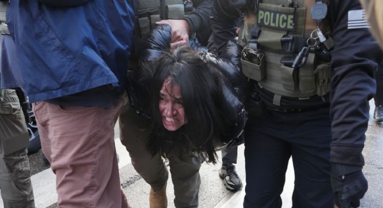 Crece la tensión en Minnesota entre manifestantes y agentes federales por las redadas migratorias