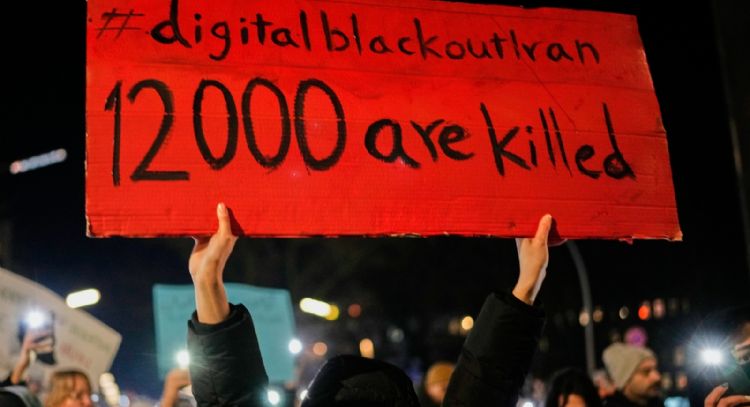 Irán cierra su espacio aéreo a todos los vuelos