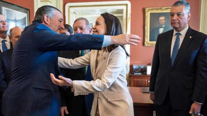 María Corina Machado le da su medalla del Premio Nobel de la Paz a Trump