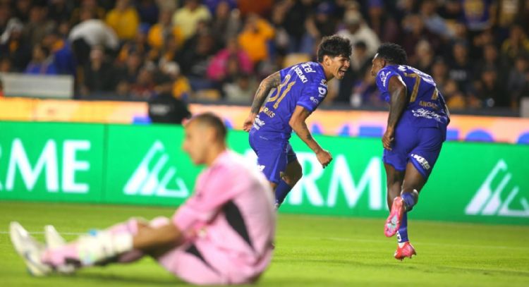 Pumas celebra ante Tigres su primera victoria; Toluca vence a Santos (Video)