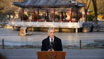 Canadá se distancia de Estados Unidos y acuerda un recorte de aranceles con China