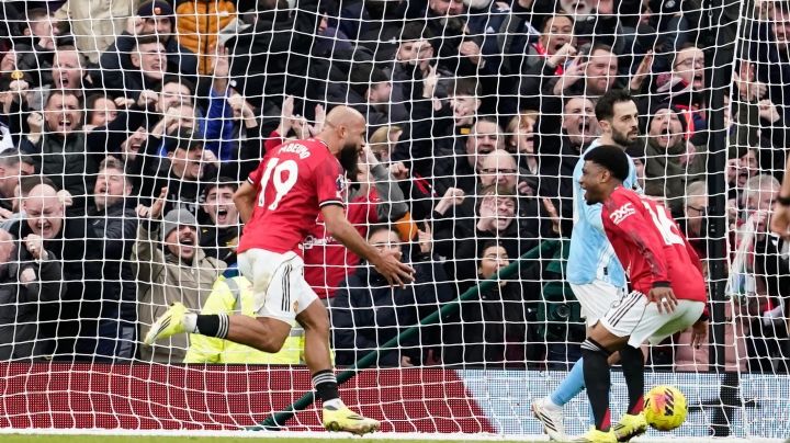 Manchester United sorprende al Manchester City y lo vence 2-0