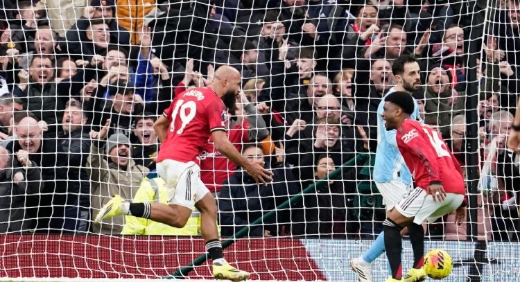 Manchester United sorprende al Manchester City y lo vence 2-0