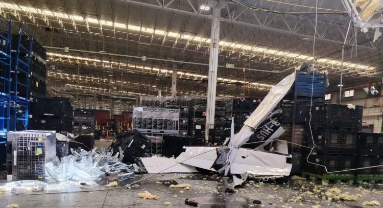 Avioneta se desploma dentro de instalaciones de empresa en Coahuila; hay dos lesionados 