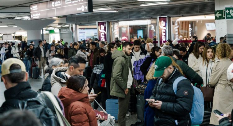 Al menos 21 muertos en choque de trenes de alta velocidad tras descarrilamiento en sur de España