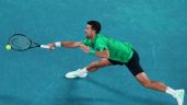 Foto ilustrativa de la nota titulada: Djokovic iguala dos récords históricos y gana su partido número 100 en el Abierto de Australia