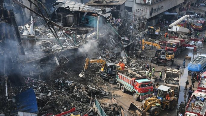 Incendio en centro comercial en Pakistán deja al menos 23 muertos (Video)