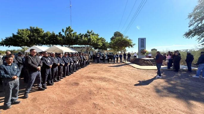 Policías de Etchojoa, Sonora, se manifiestaron afuera del ayuntamiento para exigir mejor sueldo