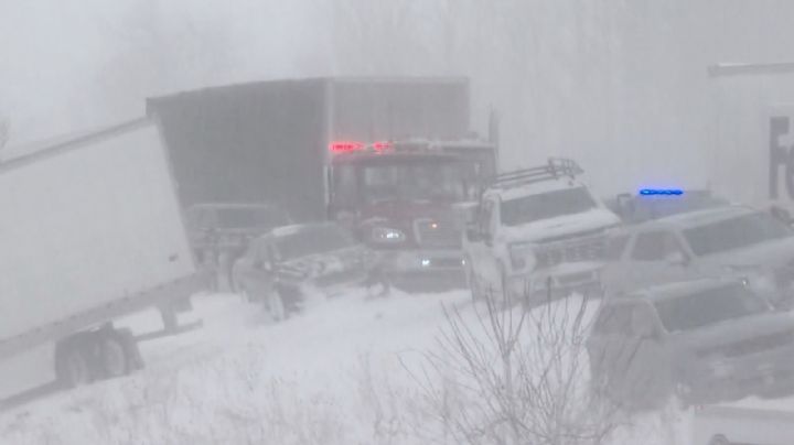 Más de 100 vehículos involucrados en choque múltiple en Michigan durante tormenta de nieve (Video)
