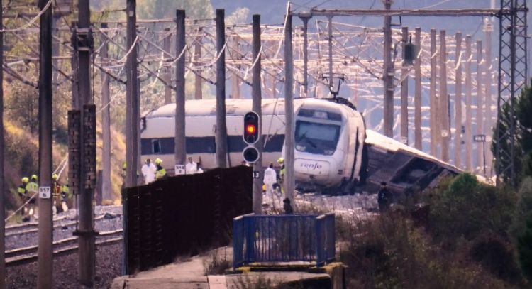 Número de muertos en descarrilamiento de trenes en España aumenta a 39