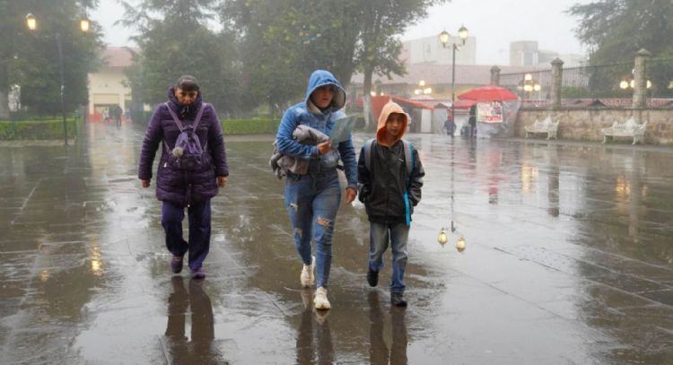 Lluvias y chubascos en casi todo el país el martes; 14 estados tendrán temperaturas bajo cero