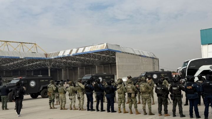 México traslada a 37 líderes criminales a EU por representar "una amenaza real para la seguridad"