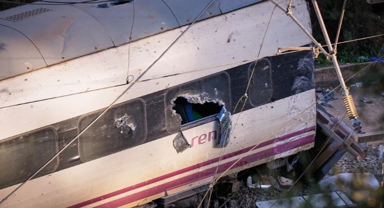 España inicia 3 días de luto por el accidente de tren mientras el número de muertos sube a 41