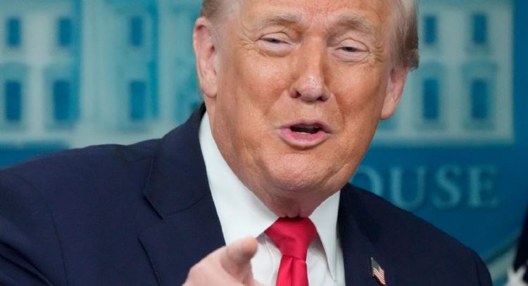 Trump revela que pensó ponerle su nombre al Golfo de México (Video)