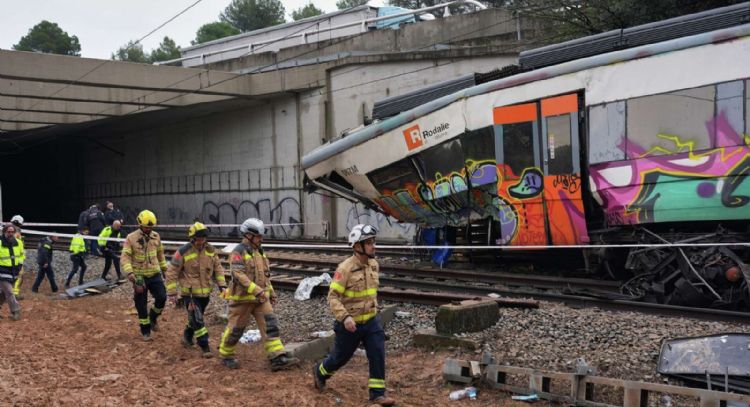 Sube a 43 la cifra de muertos en choque de trenes ocurrido el domingo en el sur de España