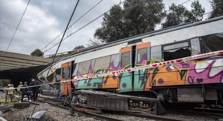 Un muerto, cuatro heridos graves y otros 33 afectados por accidente de tren en Barcelona
