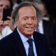 Julio Iglesias pide a la Fiscalía la denuncia de extrabajadoras que lo acusaron de agresión sexual
