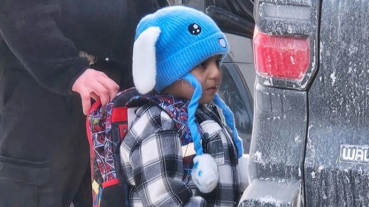 ICE detuvo a niño de 5 años en Minnesota y lo usó como carnada, denuncia funcionaria escolar