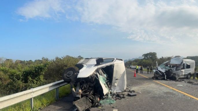 Choca comitiva que se dirigía a evento de Sheinbaum en Veracruz; hay 3 muertos y 10 heridos