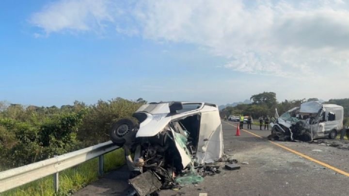 Choca comitiva que se dirigía a evento de Sheinbaum en Veracruz; hay 3 muertos y 10 heridos