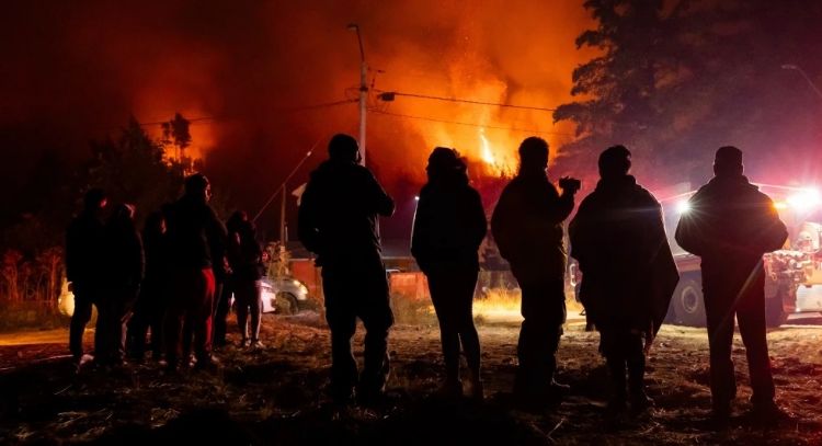 Extienden detención de sospechoso de iniciar incendio forestal que mató a 20 personas en Chile