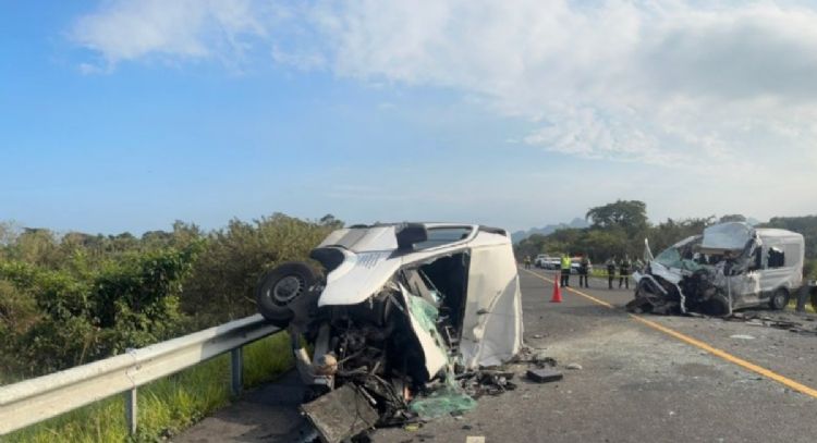 Choca comitiva que se dirigía a evento de Sheinbaum en Veracruz; hay 3 muertos y 10 heridos