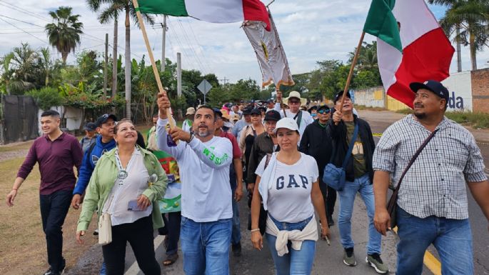 Tuxpanenses inician éxodo a pie hacia Tepic para denunciar criminalización de la protesta y adeudos laborales