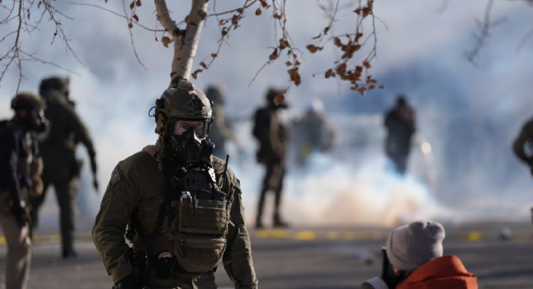 Agentes del ICE matan a tiros a un hombre en Minneapolis (Video)