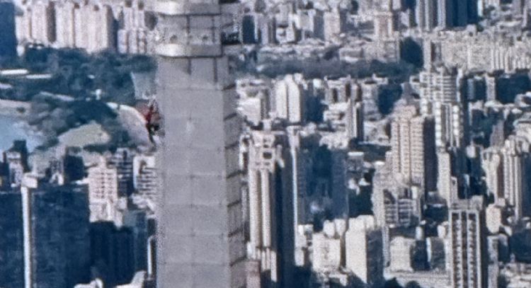 El escalador Alex Honnold llega a la cima del rascacielos Taipei 101 sin cuerdas (Video)