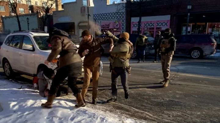 Video contradice versión oficial; Alex Pretti grababa con su celular cuando agente federal le disparó