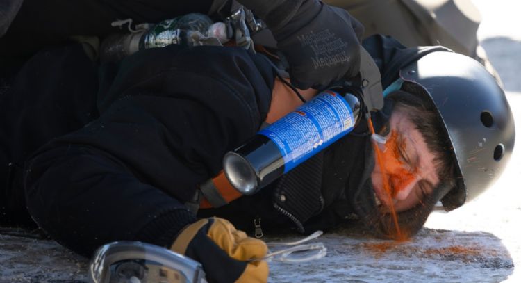 Protestas exigen que agentes de inmigración salgan de Minneapolis tras muerte de hombre en redada