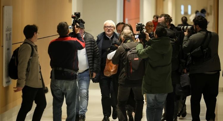 Inicia juicio contra exsenador francés acusado de drogar y agredir sexualmente a legisladora