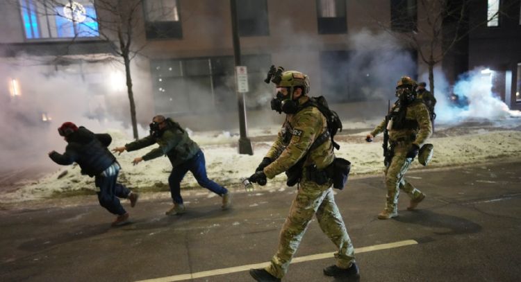 Trump suaviza el tono sobre redadas migratorias en Minnesota