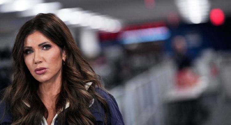 Crece el clamor para que renuncie Kristi Noem tras muertes en Minneapolis