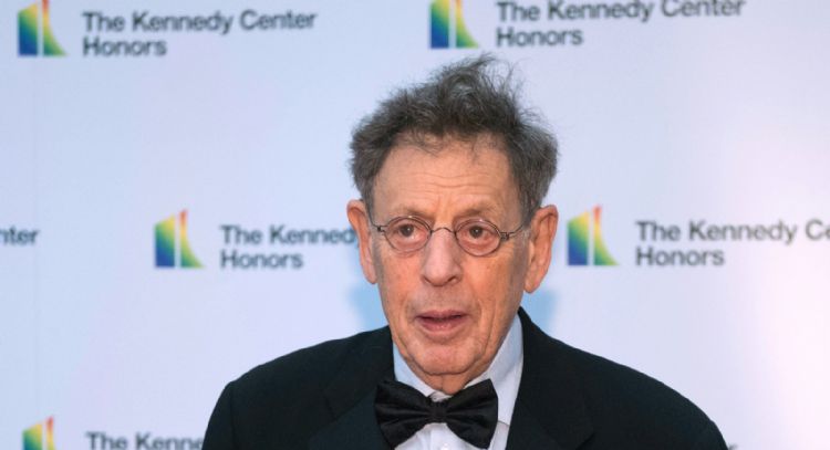 Philip Glass cancela estreno de sinfonía en el Centro Kennedy en protesta contra Trump