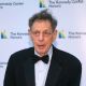 Philip Glass cancela estreno de sinfonía en el Centro Kennedy en protesta contra Trump