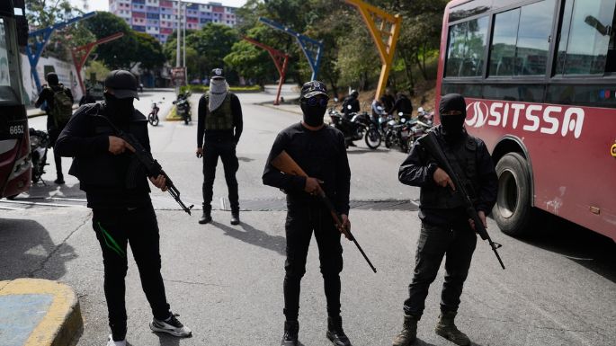 "No sabemos qué hacer": muchos venezolanos evitan salir a las calles tras ataque de EU