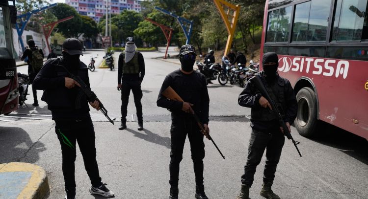 "No sabemos qué hacer": muchos venezolanos evitan salir a las calles tras ataque de EU