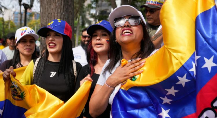 Migrantes venezolanos reviven sueños de regreso, pero los frena la incertidumbre económica