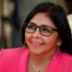 Delcy Rodríguez, cercana a Maduro, podría ser presidenta interina de Venezuela, dice la Constitución