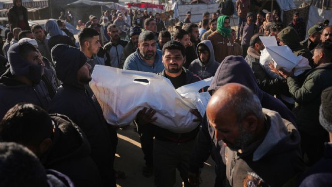 Ataques israelíes matan a 30 palestinos, mientras el alto al fuego en Gaza avanza lentamente