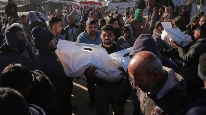 Ataques israelíes matan a 30 palestinos, mientras el alto al fuego en Gaza avanza lentamente