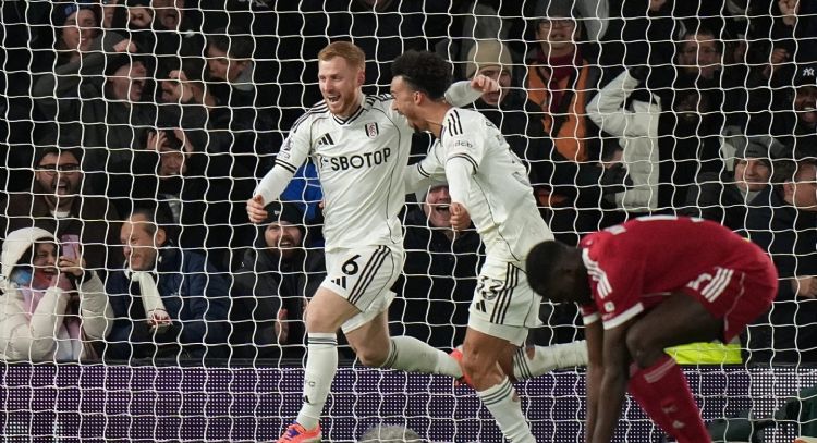 Fulham rescata agónico empate 2-2 ante Liverpool a un minuto del final del partido (Video)