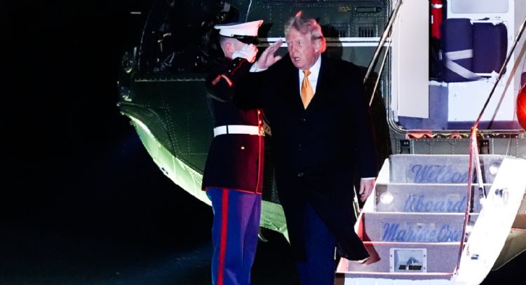 Trump reclama “acceso total” al petróleo venezolano y le “suena bien” una misión en Colombia