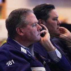 Precio del crudo estadunidense se disparó tras incursión de EU en Venezuela