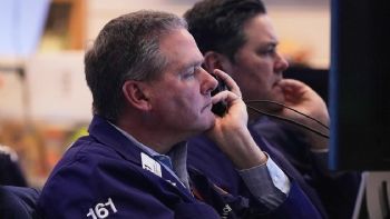 Precio del crudo estadunidense se disparó tras incursión de EU en Venezuela