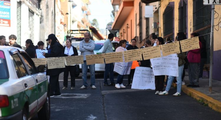 Trabajadores del sector salud de Veracruz protestan por falta de pago