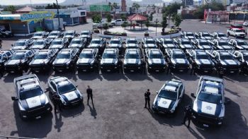 Gobernador Durazo duplica estado de fuerza con más patrullas y reconoce a policías en su día