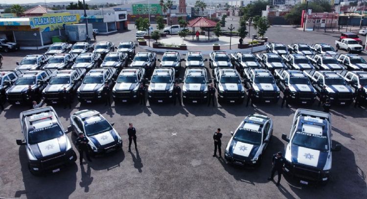 Gobernador Durazo duplica estado de fuerza con más patrullas y reconoce a policías en su día