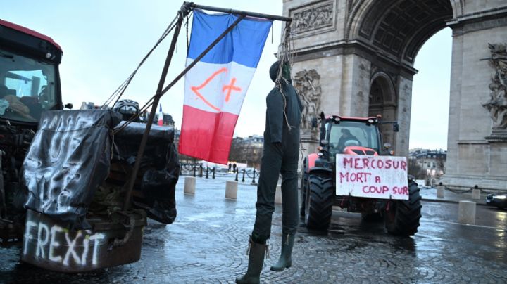 Tractores irrumpen en París en protestas agrarias contra el acuerdo con Mercosur